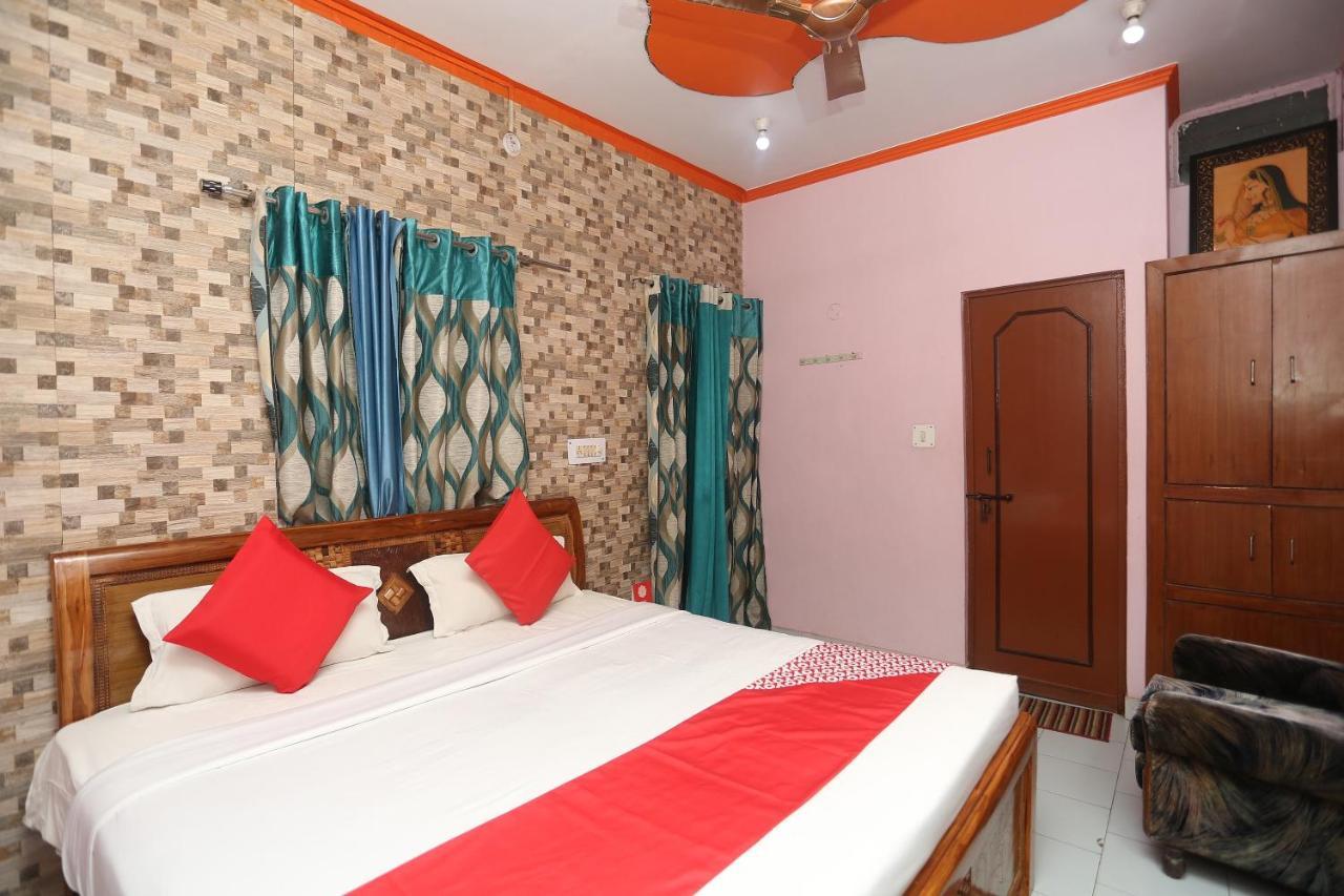 OYO 18641 Hotel Rashmi Tājganj Exterior foto